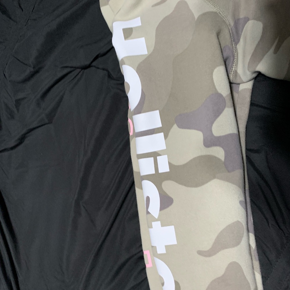 Large hollister pullover hoodie